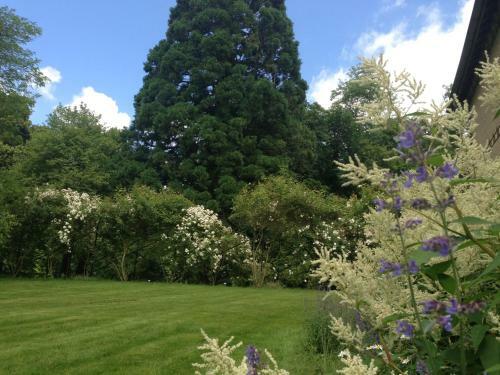Villa Domaine Et Ch�teau de S�r�ville