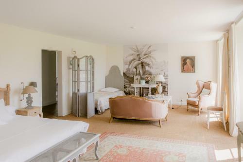 Villa Domaine Et Ch�teau de S�r�ville