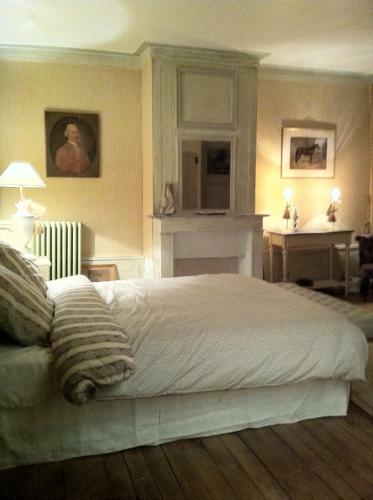 Villa Domaine Et Ch�teau de S�r�ville