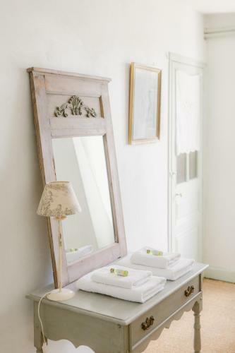 Villa Domaine Et Ch�teau de S�r�ville