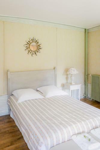 Villa Domaine Et Ch�teau de S�r�ville