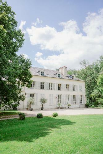 Villa Domaine Et Ch�teau de S�r�ville