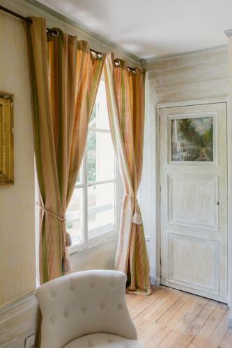 Villa Domaine Et Ch�teau de S�r�ville