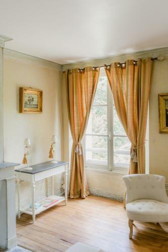 Villa Domaine Et Ch�teau de S�r�ville