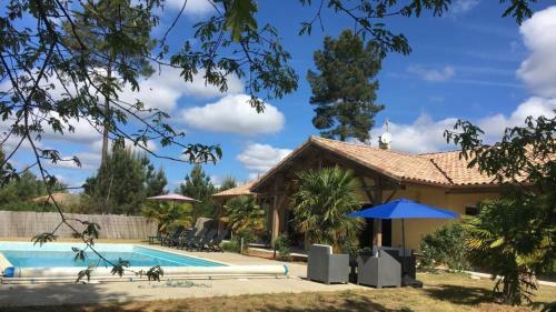 Maison Avec Piscine Au C?ur de La For�t