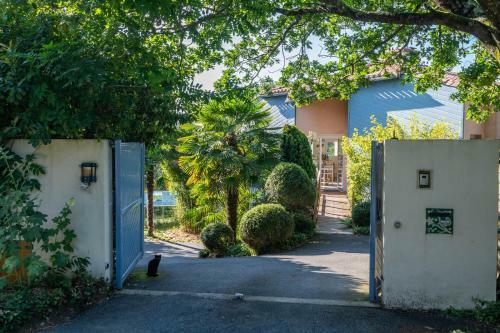 Suite De La Vall�e Des Ch�nes