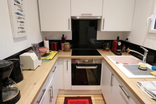Lovely Renovated Cottage 150m From The Beach