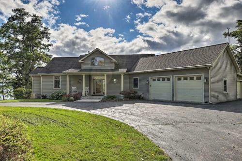 Luxury 3br And Loft Seneca Lakehouse With Private Dock!