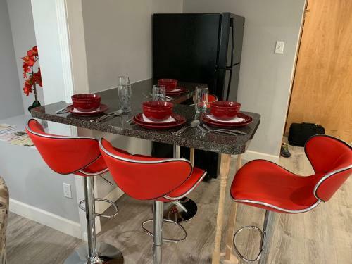 Large Home Accommodates Up To 10 In Niagara Falls (Usa)