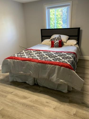Large Home Accommodates Up To 10 In Niagara Falls (Usa)