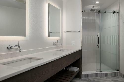 Hotel The Cadence
