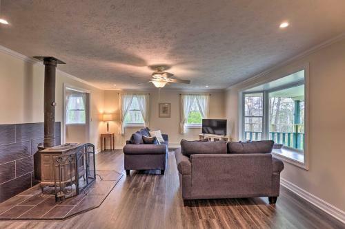 Penn Yan Getaway With Spacious Deck And Yard!