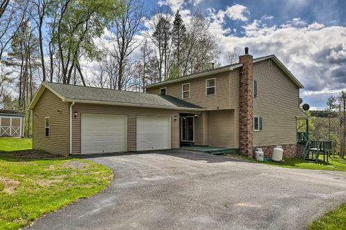 Penn Yan Getaway With Spacious Deck And Yard!