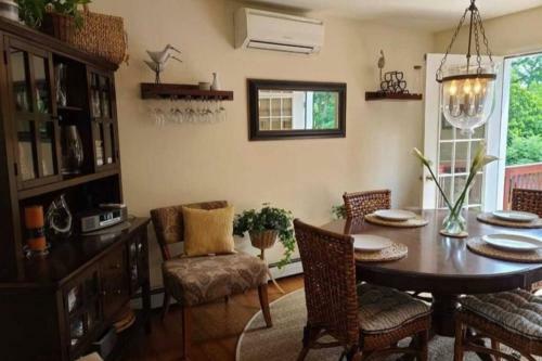 New! Quiet Cape Cod On Rural Lake Setting!