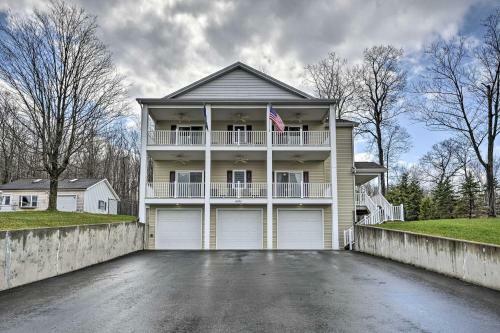 Canandaigua Lake House With Lake View And Fire Pit!