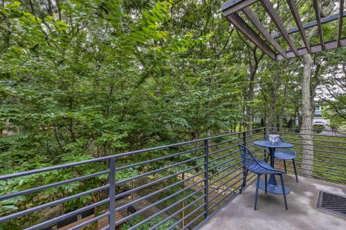 Unique Southampton Getaway With Rooftop Deck!