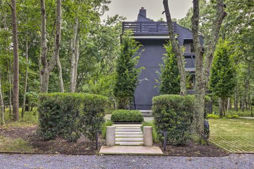 Unique Southampton Getaway With Rooftop Deck!
