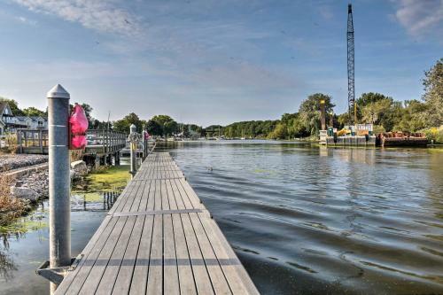 Lakeside Kent Home With Pier And Boat Ramp Access