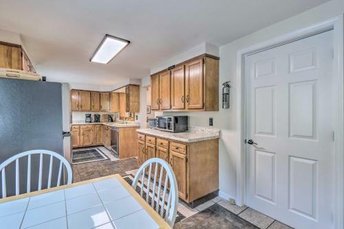 Watkins Glen Lakeview Cottage With Waterfall!
