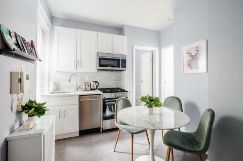 Amazing 2 Bedroom/3bed Full Apartment Time Square/broadway/central Park