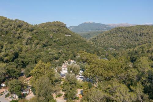 Camping Au Vallon Rouge **** - Maeva