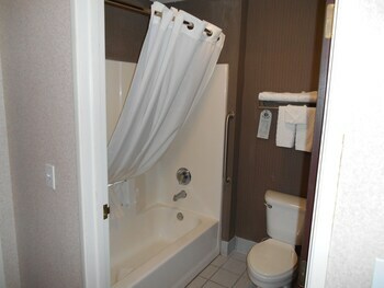 Guesthouse Hotel & Suites Portland