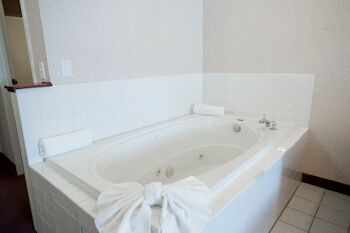 Guesthouse Hotel & Suites Portland