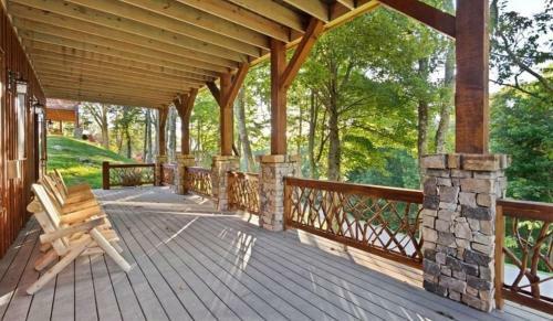 Timberwolf Lodge At Eagle's Nest - Fireplace, Fire Pit, Views, Summer Concerts!
