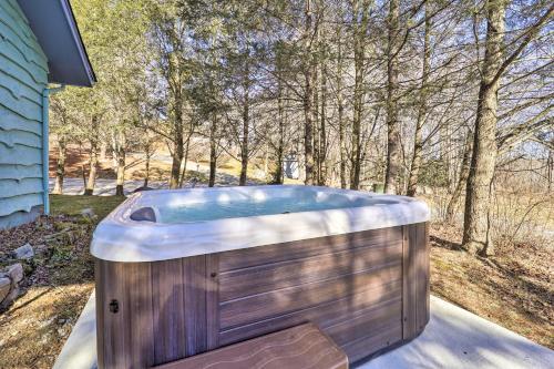 Sweet Cottage With Grandfather Mountain Views!