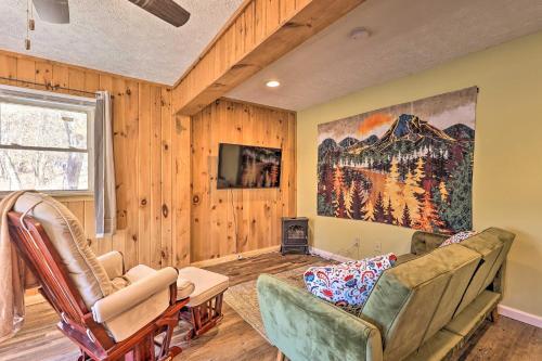 Sweet Cottage With Grandfather Mountain Views!