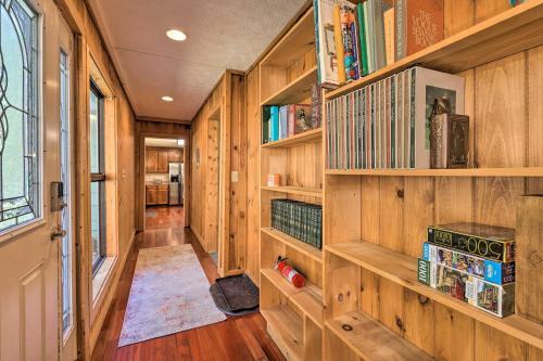 Sweet Cottage With Grandfather Mountain Views!