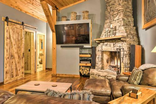 Stony Point Cabin With Hot Tub And Sunset Views!