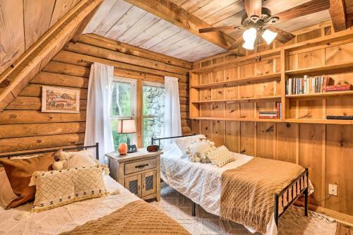 Waynesville Cabin With Deck, Grill And Fire Pit!