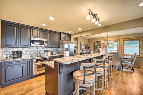 Mountain Air Family Home With Deck And Game Room!