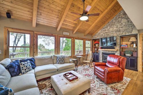 Mountain Air Family Home With Deck And Game Room!