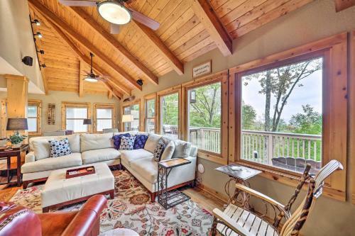 Mountain Air Family Home With Deck And Game Room!