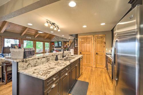 Mountain Air Family Home With Deck And Game Room!
