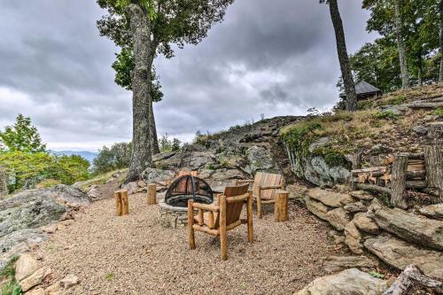Mountain Air Family Home With Deck And Game Room!