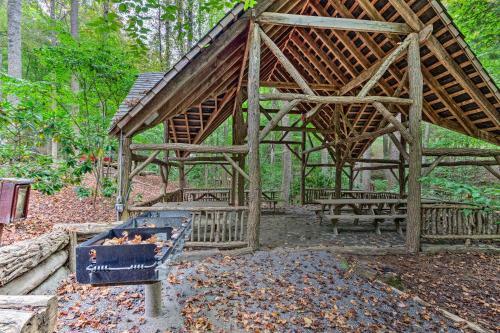 Mountain Air Family Home With Deck And Game Room!