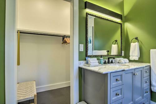 Renovated Carrboro Home With Deck And Fire Pit!