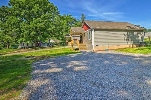 Charming Candler Cottage 12 Mi To Asheville!