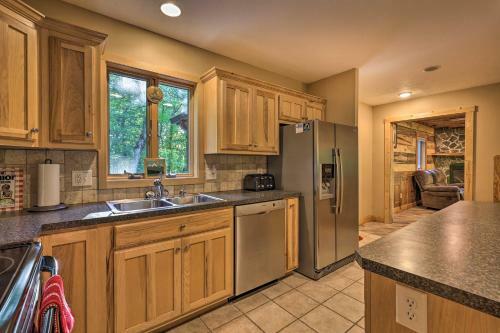Updated Beech Mountain Home With Deck And Grill!