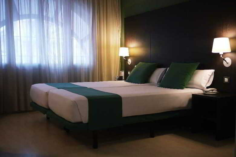 Hotel Oriente Atiram