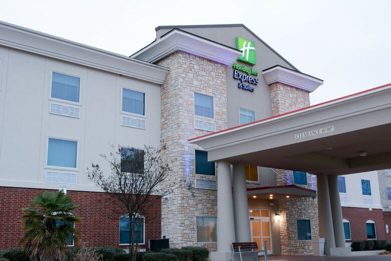 Holiday Inn Express Hotel & Suites New Boston