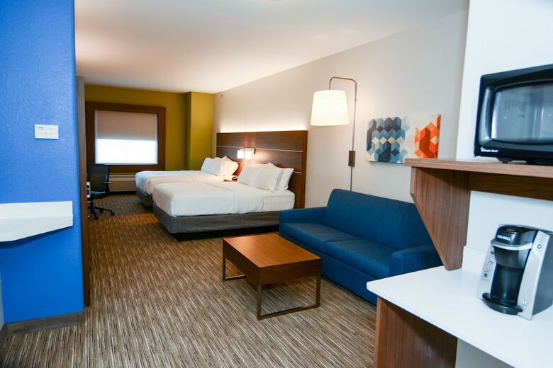 Holiday Inn Express Hotel & Suites New Boston