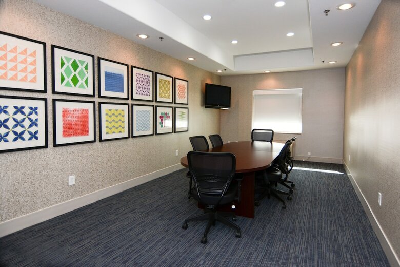 Holiday Inn Express Hotel & Suites New Boston