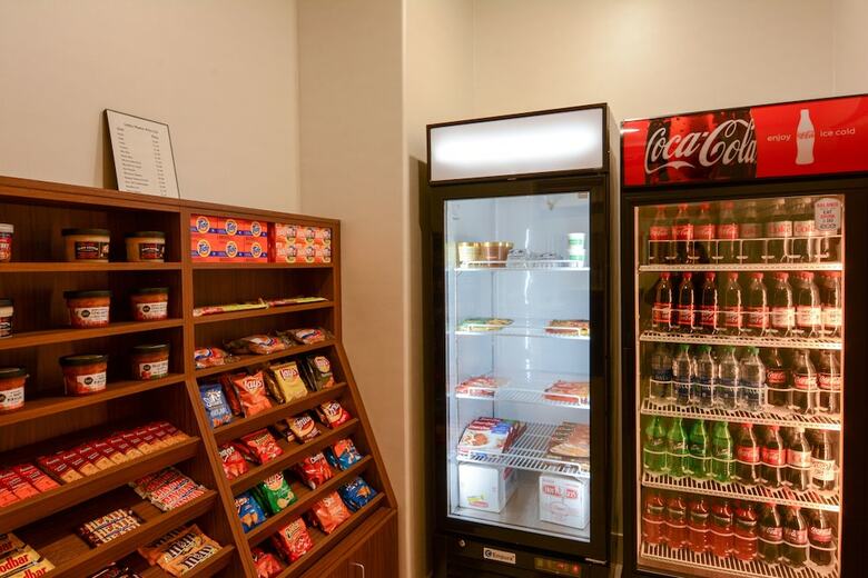 Holiday Inn Express Hotel & Suites New Boston