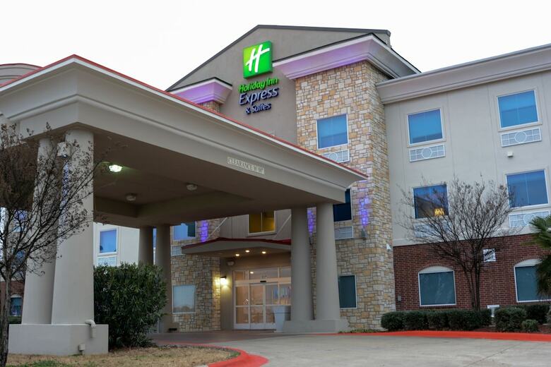 Holiday Inn Express Hotel & Suites New Boston
