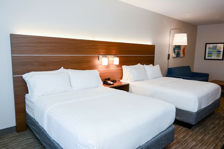 Holiday Inn Express Hotel & Suites New Boston