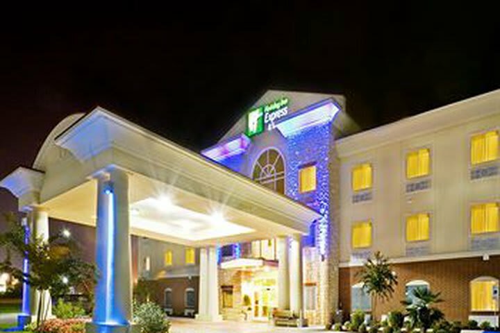 Holiday Inn Express Hotel & Suites New Boston
